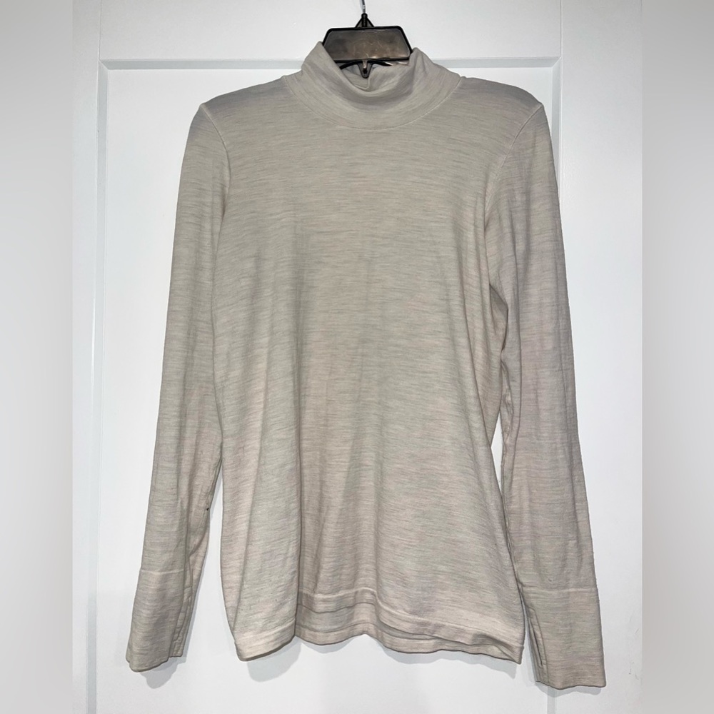 Athelta beige turtle neck workout top with thumb slits M pre-owned